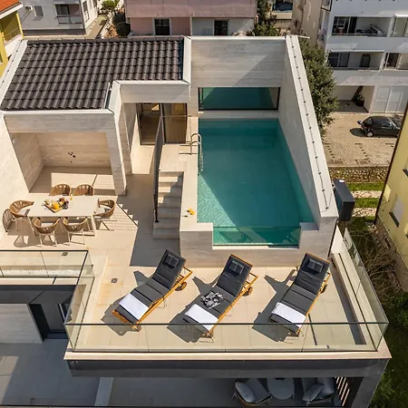 Crowonder Luxury Optasia * Kožino