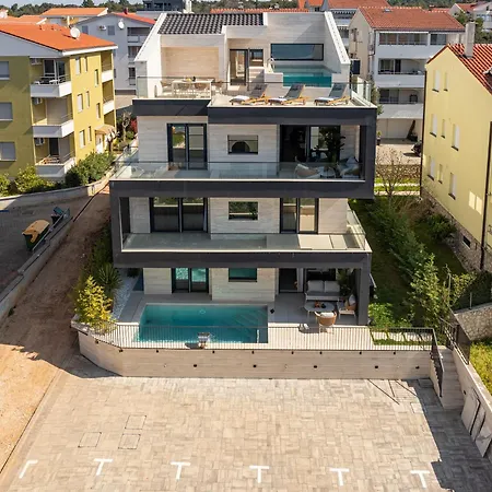 Crowonder Luxury Optasia * Kožino