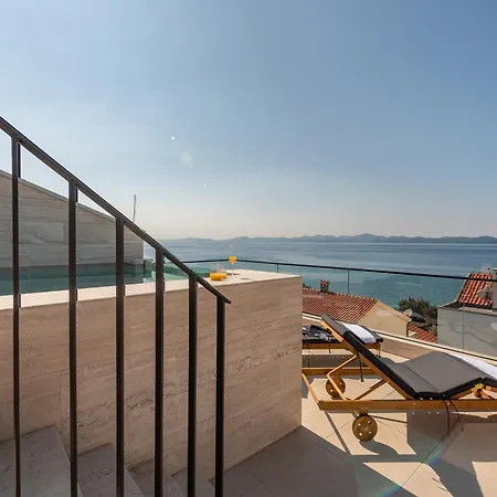 Crowonder Luxury Optasia * Kožino