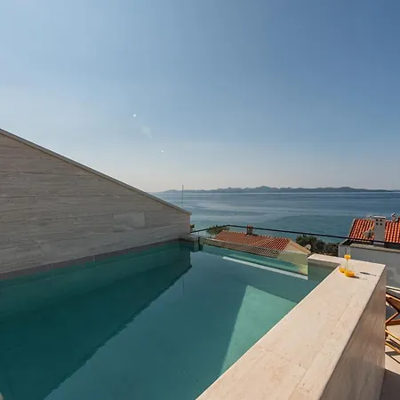 Crowonder Luxury Optasia * Kožino