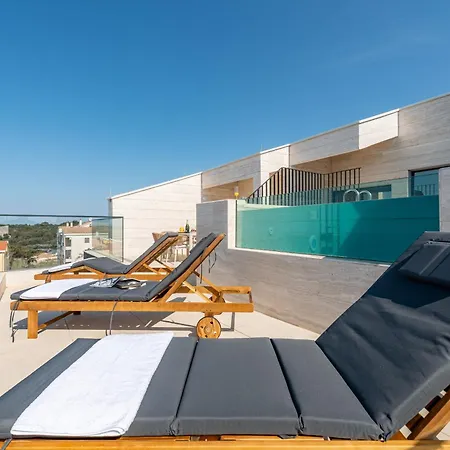 Crowonder Luxury Optasia Kožino