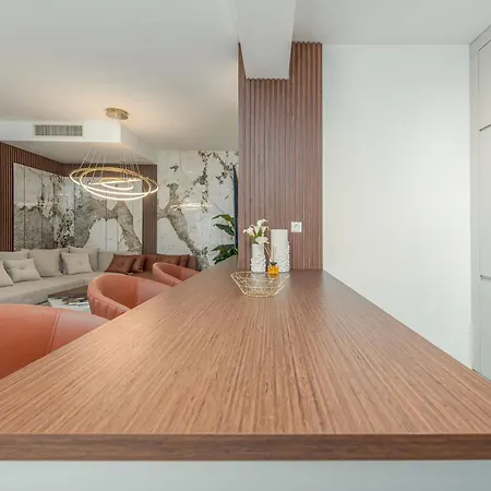 Crowonder Luxury Optasia Kožino