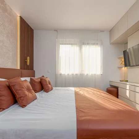 Crowonder Luxury Optasia * Kožino