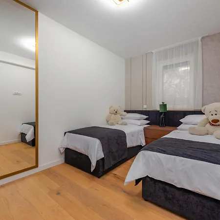 Crowonder Luxury Optasia * Kožino