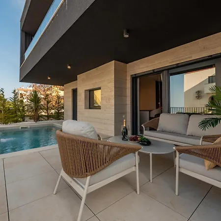 Crowonder Luxury Optasia