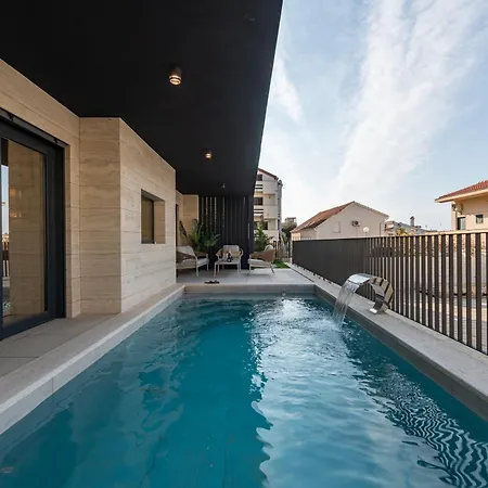 Crowonder Luxury Optasia * Kožino